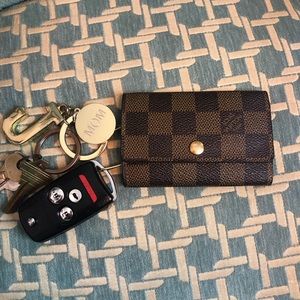 Louis Vuitton 6 Key Multicles